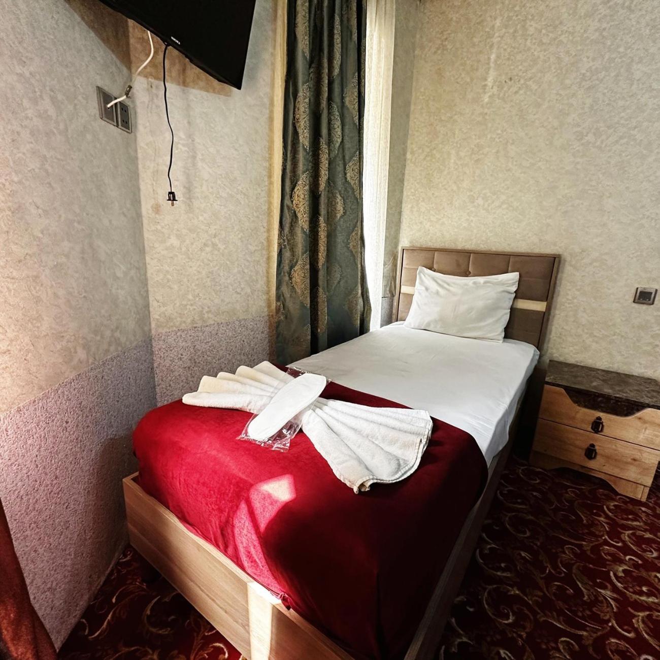 Avi Hotel Баку Екстериор снимка