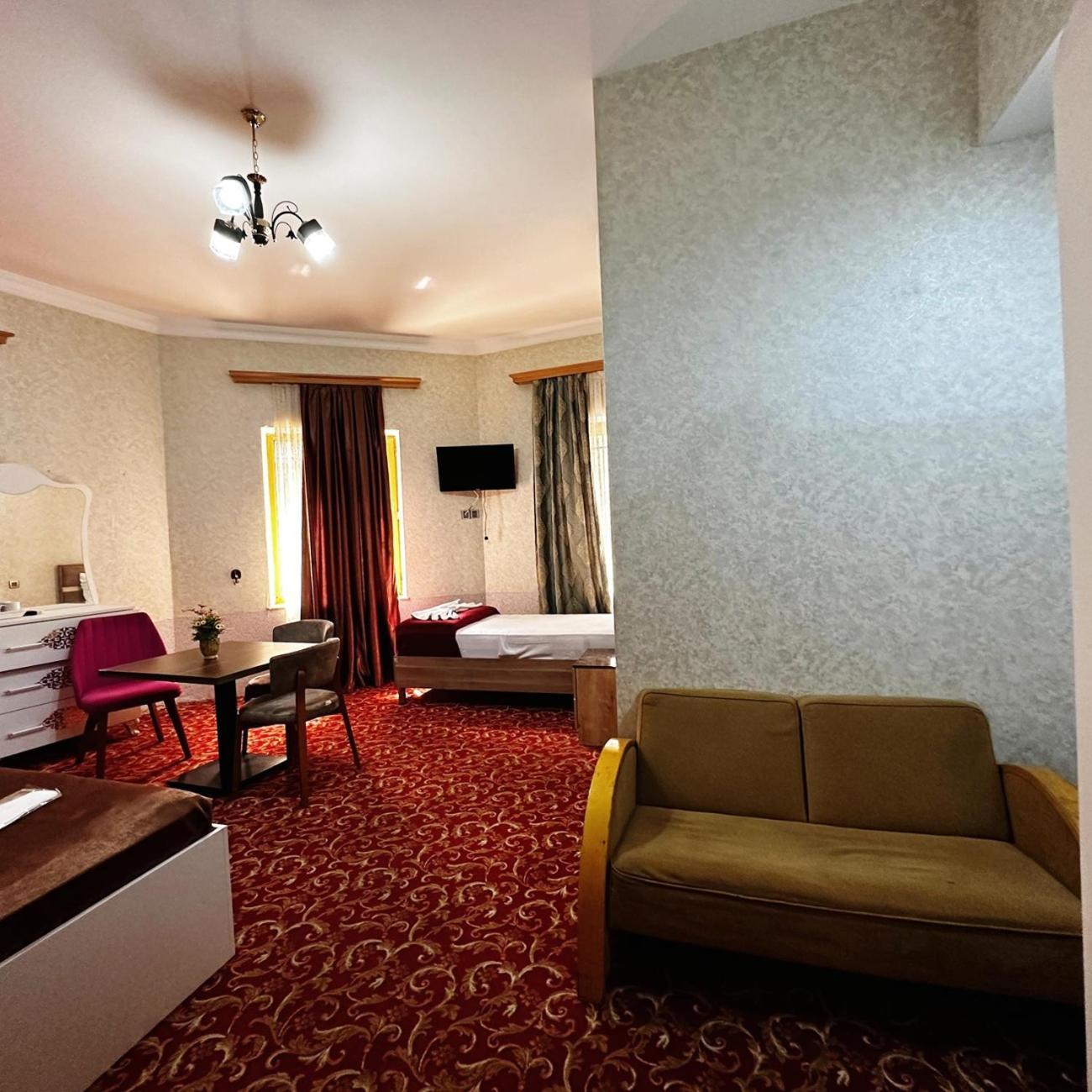 Avi Hotel Баку Екстериор снимка