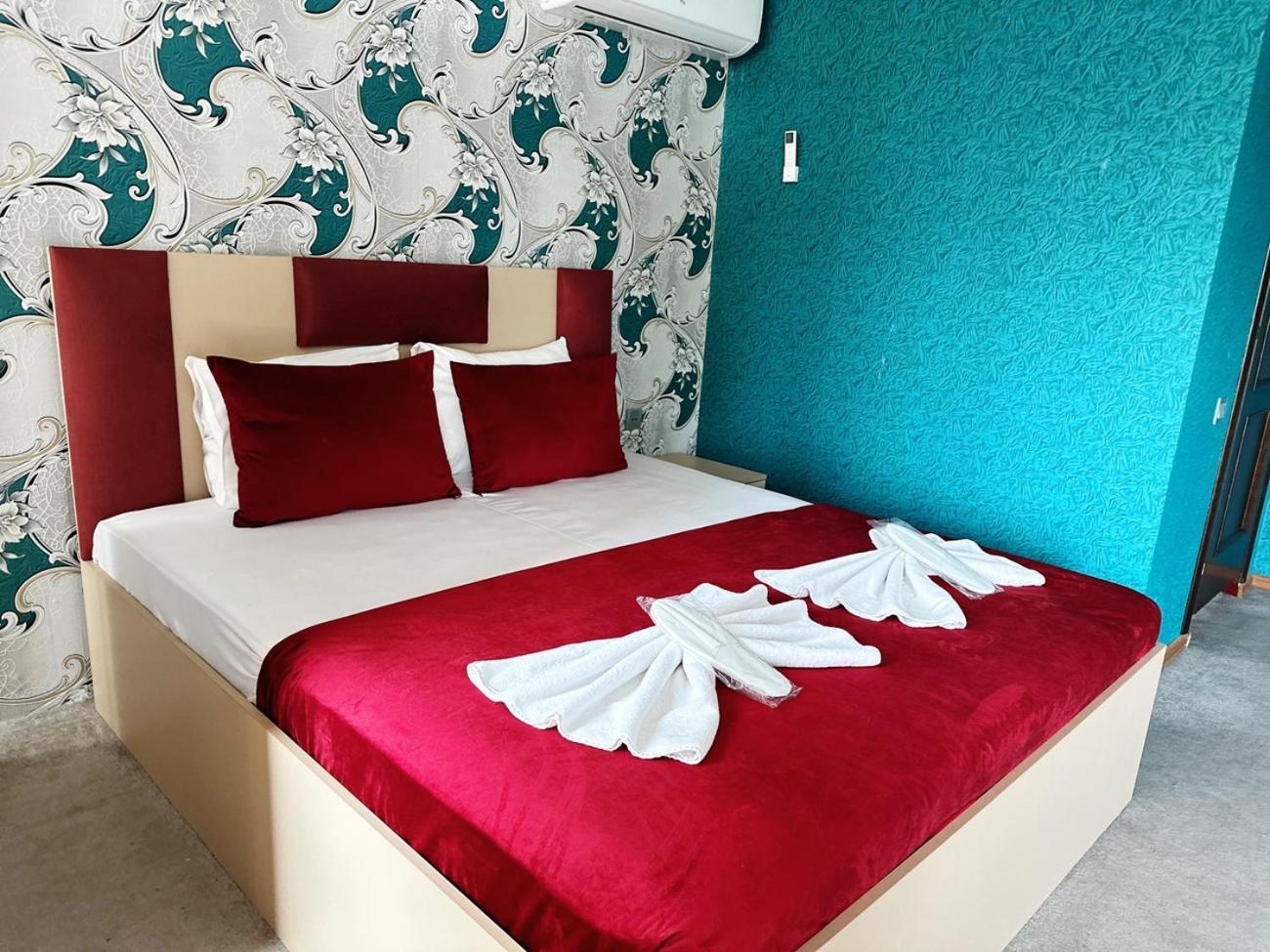 Avi Hotel Баку Екстериор снимка