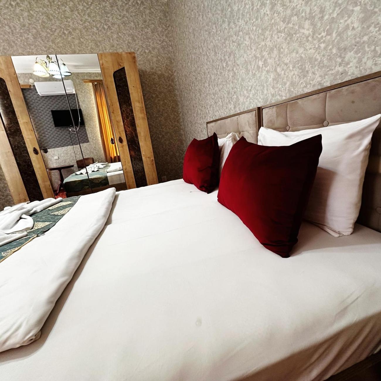 Avi Hotel Баку Екстериор снимка