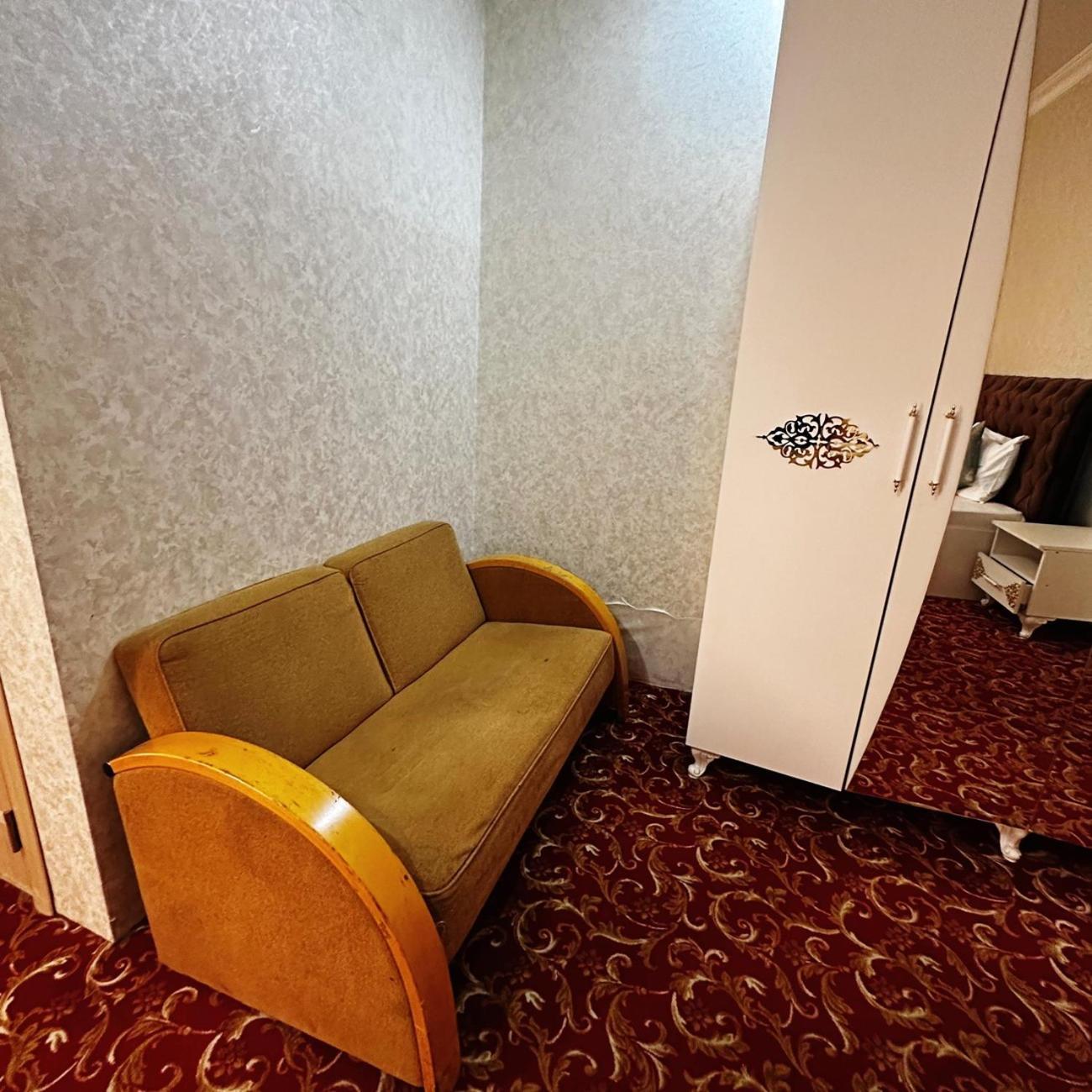 Avi Hotel Баку Екстериор снимка