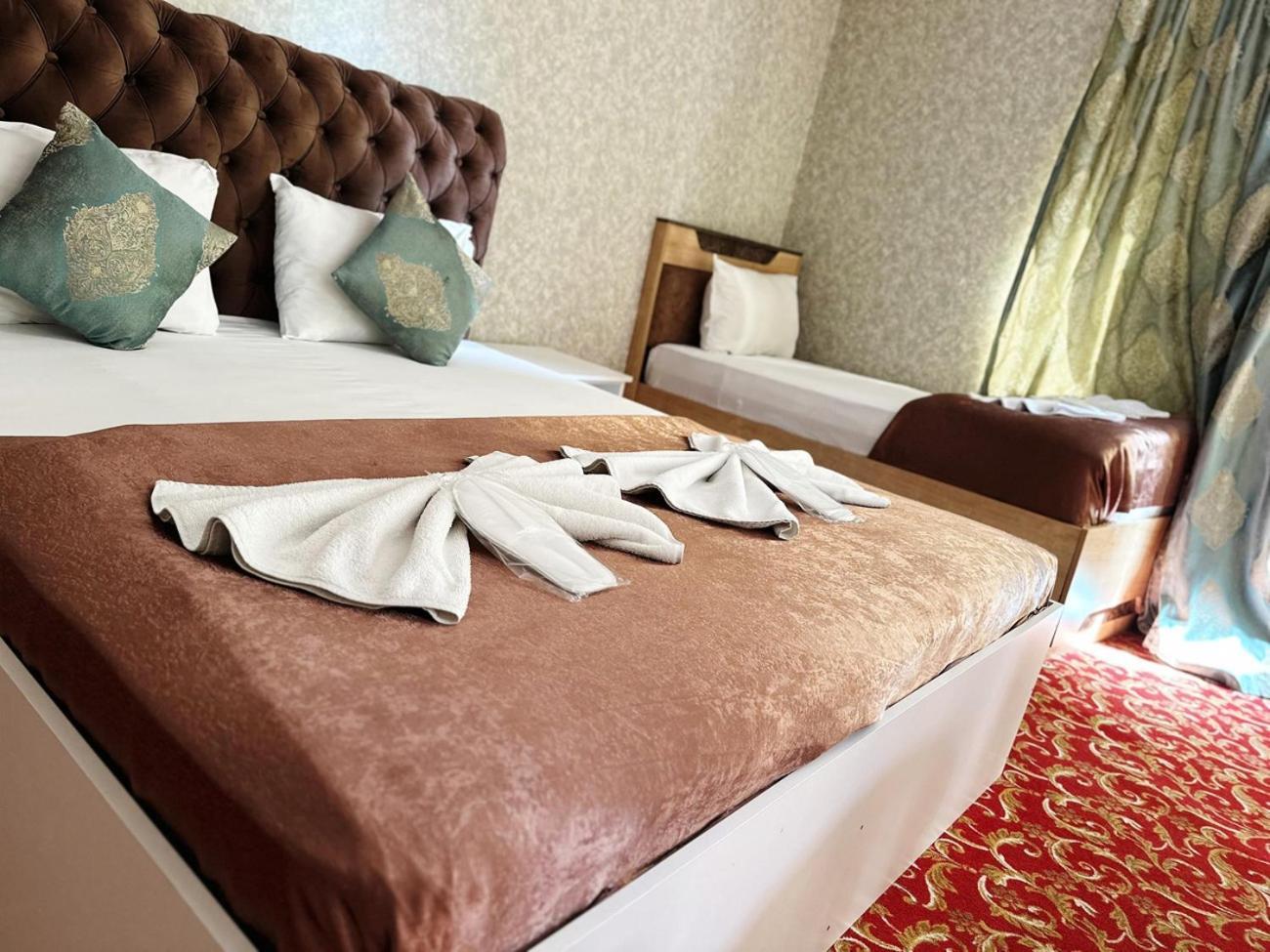 Avi Hotel Баку Екстериор снимка