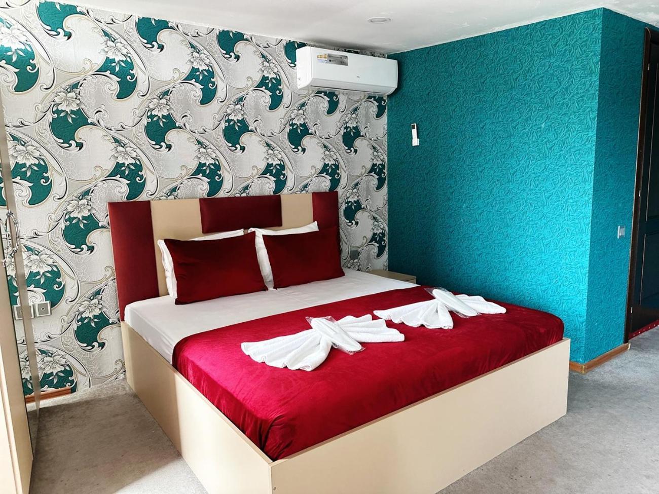 Avi Hotel Баку Екстериор снимка