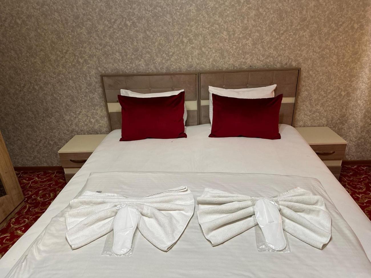 Avi Hotel Баку Екстериор снимка