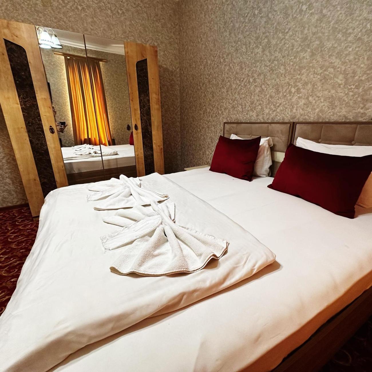 Avi Hotel Баку Екстериор снимка