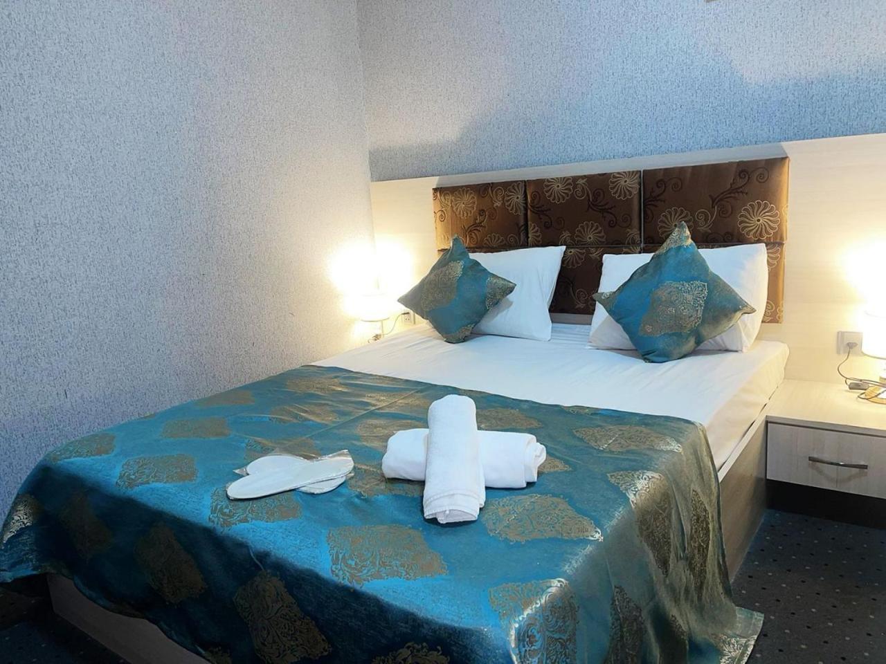Avi Hotel Баку Екстериор снимка