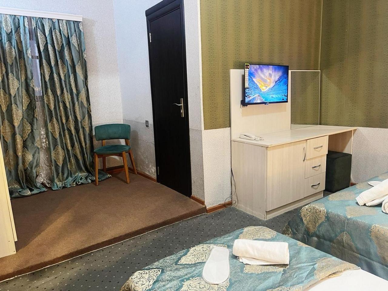 Avi Hotel Баку Екстериор снимка