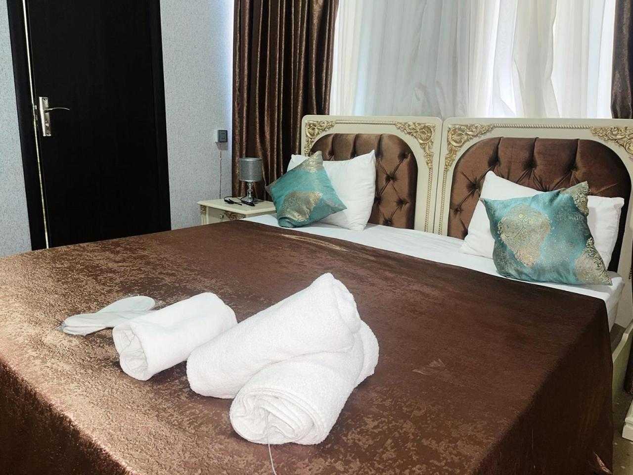 Avi Hotel Баку Екстериор снимка