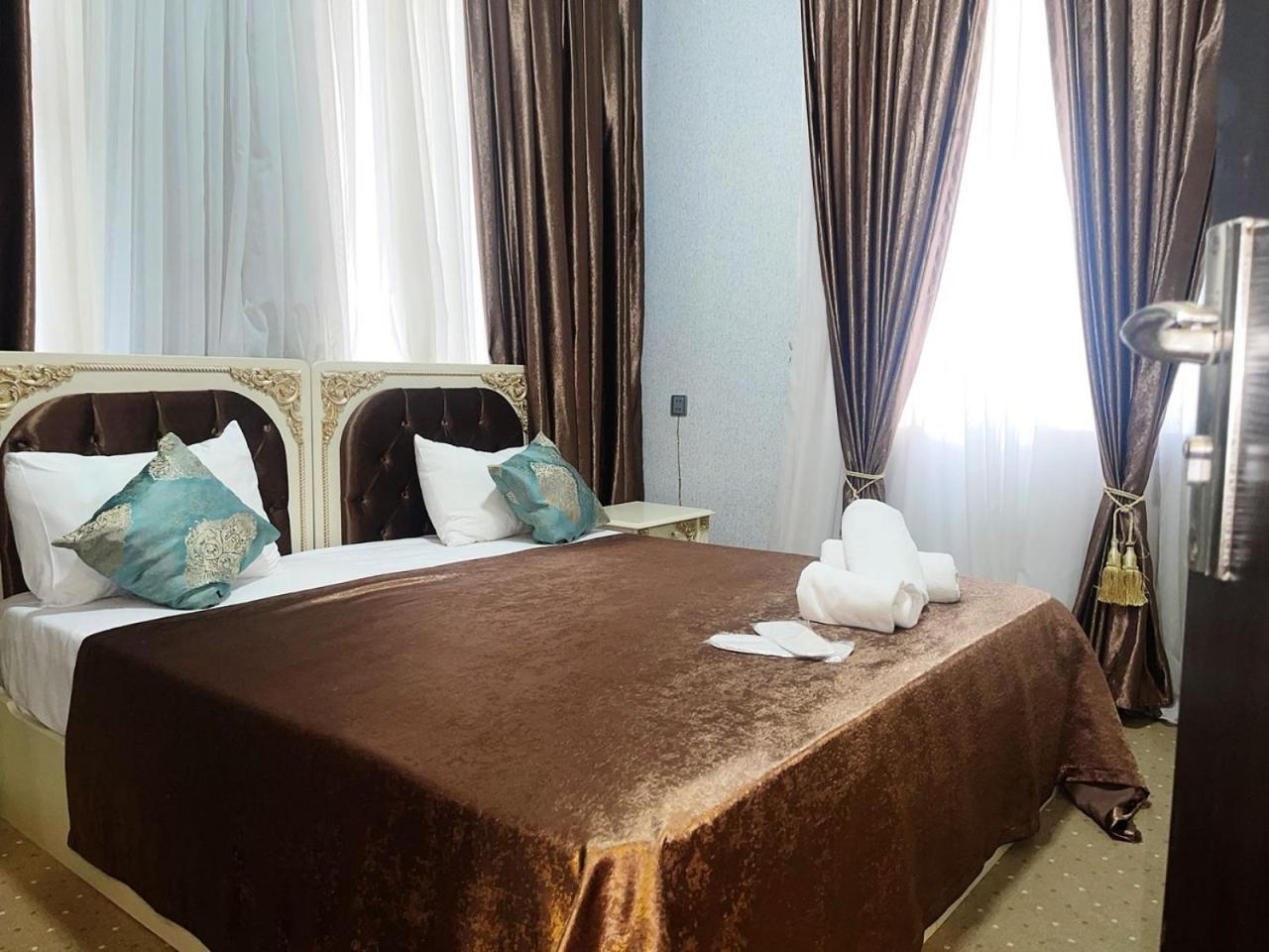 Avi Hotel Баку Екстериор снимка
