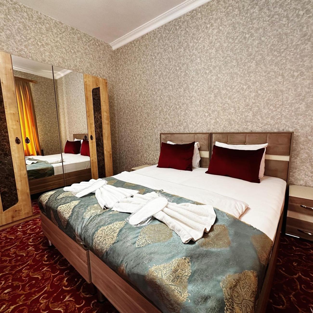 Avi Hotel Баку Екстериор снимка